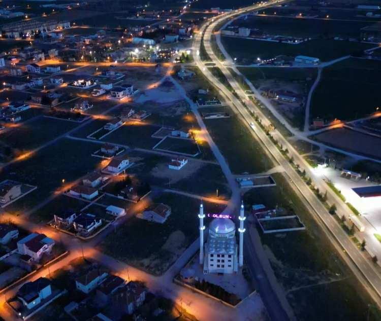 <p><strong>Afyon Kocatepe Üniversitesi'nden Dr. Öğr. Üyesi Süleyman Gücek</strong>, Eber Gölü'nde yaşanan kuraklığın jeolojik sonuçlarıyla ilgili yazılı bir açıklama yaptı. </p>