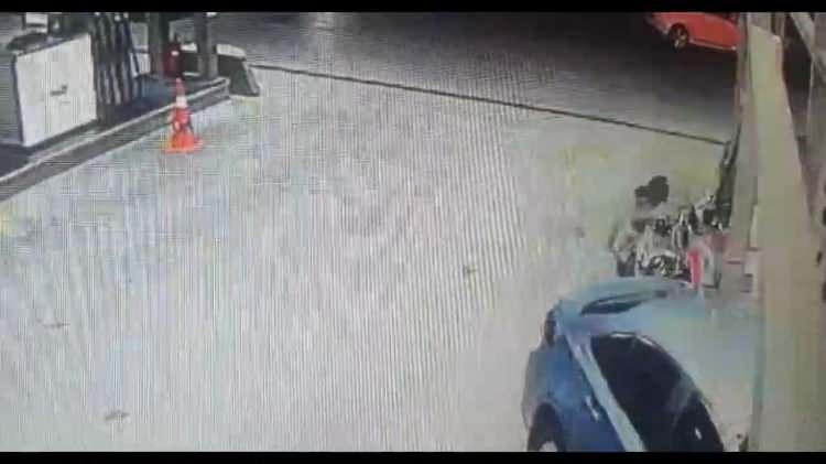 <p>Olay, 18 Temmuz'da akşam saatlerinde Kısıklı Mahallesi'ndeki bir akaryakıt istasyonunda meydana geldi. </p>
