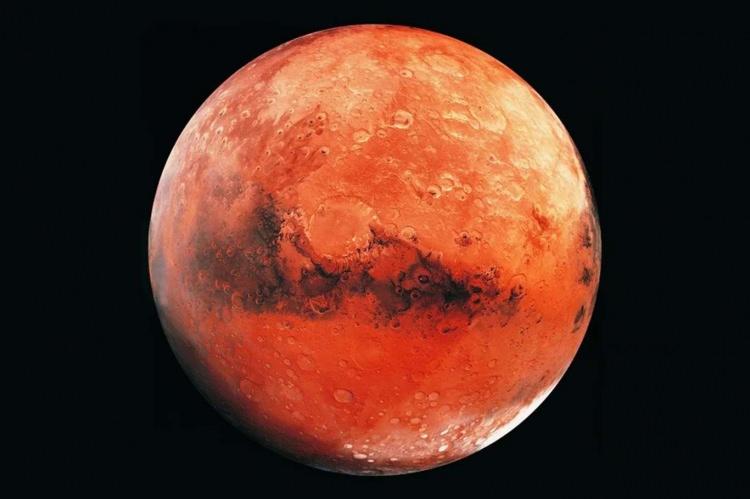 <p>Buckingham Astrobiyoloji Merkezi’nde onursal araştırma görevlisi DiGregorio, NASA’nın planladığı Mars Örnek Dönüşü (MSR) misyonunun eski ABD Başkanı Donald Trump’ın bütçe kesintileri nedeniyle iptal edildiğini hatırlattı. Ajansın, örnekleri düşük maliyetli görevlerle geri getirmeyi hedeflediğini ancak henüz nasıl yapılacağını netleştirmediğini de belirtti.</p>
