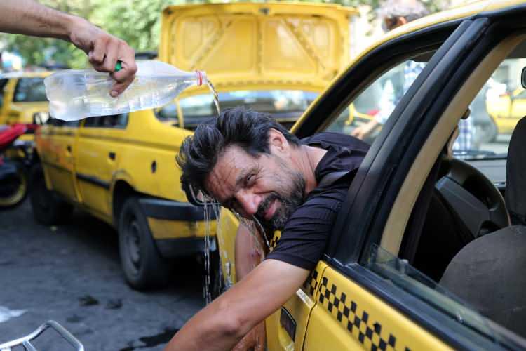 <p>Açıklamada, 24 Temmuz Perşembe gününden 27 Temmuz Pazar'a kadar 12.00 ila 16.00 saatlerinde dışarıda sürekli çalışmanın yasaklandığı duyuruldu.</p>
<p> </p>