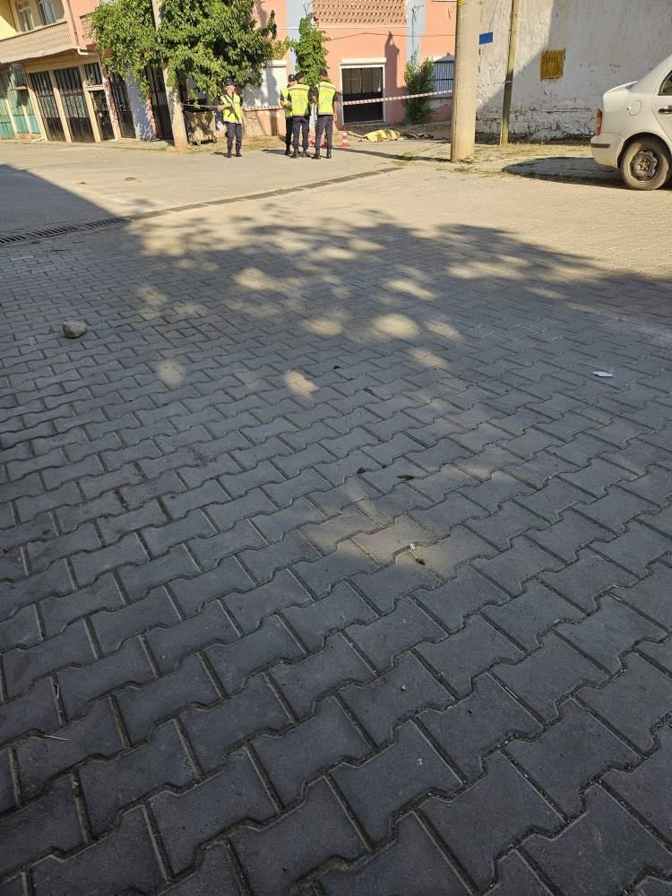 <p>Ramazan G., burada Osman Karaalp’e doğru ateş açtı. Ramazan G.’nin açtığı ateş sonucu Osman Karaalp, kanlar içerisinde yere yığıldı. </p>
