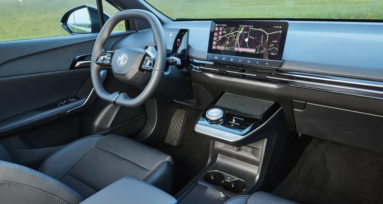 <p>MG Marka Bölümü Genel Müdürü Chen Cui, 17 Temmuz'da düzenlenen bir medya etkinliğinde, yeni MG4 elektrikli hatchback'in, daha önce premium veya konsept modeller için ayrılmış bir teknoloji olan yarı katı hal bataryasına sahip ilk kitlesel pazar bütçeli elektrikli araç olacağını doğruladı. </p>

<p> </p>
