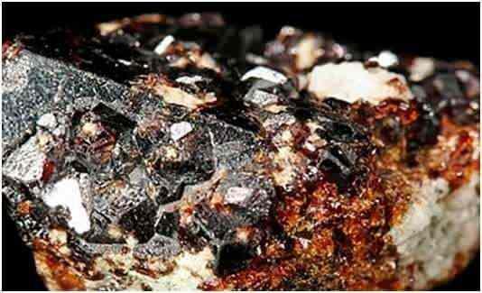 <p><strong>374 TON</strong></p>

<p>&nbsp;</p>

<p>Bazı kaynaklara g&ouml;re ise bu sayının 790 bin ton olduğu y&ouml;n&uuml;nde.&nbsp; <strong>Buna g&ouml;re liste yeniden değerlendirildiğinde T&uuml;rkiye d&uuml;nyada en fazla toryum rezervine sahip ikinci &uuml;lke konumundadır.</strong></p>
