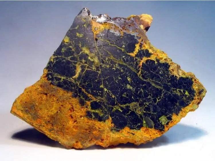 <p><strong>URANYUM</strong></p>

