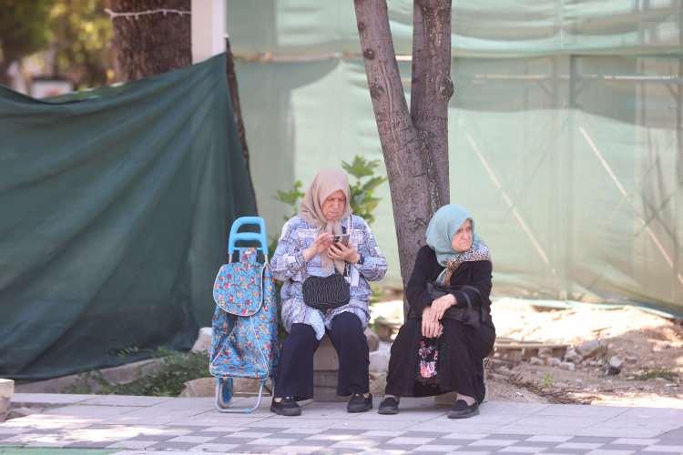 <p>Nem oranı Şişli'de yüzde 99'u bulurken; Beşiktaş, Beyoğlu, Kağıthane ve Sarıyer'de yüzde 95'i aştı.</p>