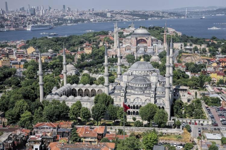 <p>İstanbul  tarihi, doğal güzellikleri ve eşsiz manzaralarıyla milyonları hayran bırakıyor. </p>
