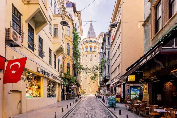 <p>Tarihi yapıları içerisinde birçok hikayeyi barından İstanbul'un en çok da tarihi ilçelerinin isimleri merak konusu oldu. </p>
