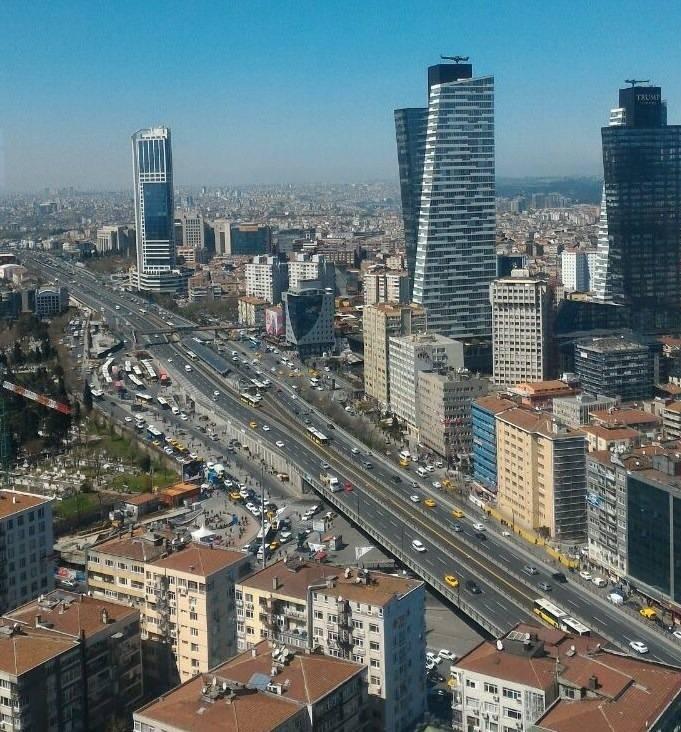<p><span style="color:#B22222"><strong>MECİDİYEKÖY</strong></span></p>
<p> </p>
<p>Yine İstanbul’un en yoğun olan ilçelerinden birinden bahsediyoruz. Rivayetlere göre semtin adı, bu bölgede ilk iskan Sultan Abdülmecid döneminde (1839lar), muhacirlere (Balkan göçmenlerine) toprak verilmesiyle başladığı için padişahın isminden yola çıkarak verilmiştir.</p>