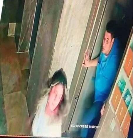 <p>Son kez evden kaçmak için kapıya yönelen Sevcan'ı kapıda tutan katili Halit Can Sakman, içeri çekerken ayakları kamera görüntülerine yansıyor. </p>