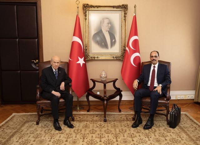 <p>MİT Başkanı Kalın'ın TBMM’deki lider görüşmeleri sırasında yanından ayırmadığı çantanın sırrı ile ilgili dikkat çeken detaylar ortaya çıktı.</p>
<p> </p>