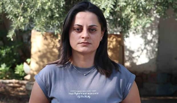 <p><span style="color:#FF0000"><strong>"HAYVANLARA EZİYET DEVAM EDİYOR"</strong></span></p>
<p>Hayvansever Derya, “<strong>25 kediden 17’si öldü. Geri kalanlar gönüllülerle kurtarıldı. Ama bu kadın hâlâ evde, tahliye kararına rağmen çıkmadı. Yeniden hayvan topluyorlar, hayvanlar aç, ev pislik içinde. Kocası da sokakta kartonla kedi topluyor. Komşuların kedilerini bile çalıp götürmüş”</strong> dedi.</p>