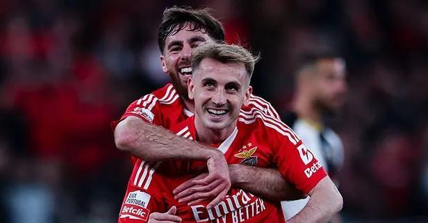 <p>Benfica'da 53 mücadeleye çıkan sol kanat oyuncusu söz konusu karşılaşmalarda 16 gol, 13 asistlik performans sergiledi.<br />
<br />
(TAKVİM)</p>