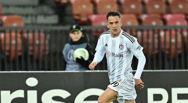 <p>Yeni sezonda orta sahasını güçlendirmek isteyen Çaykur Rizespor, Beşiktaşı Amir Hadziahmetovic'i transfer listesine aldı.<br />
<br />
(FANATİK)</p>