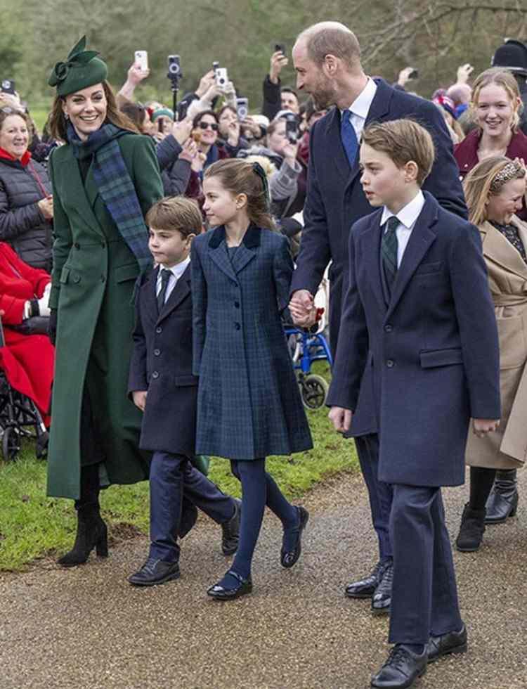 <p>Kraliyet uzmanlarına göre, Prens George’un tamamen yalnız seyahat etmesi beklenmiyor. Ailenin, gerektiğinde iki gruba ayrılarak seyahat edeceği ve George ile William’ın farklı uçaklarda bulunacağı tahmin ediliyor.</p>
<ul>
</ul>