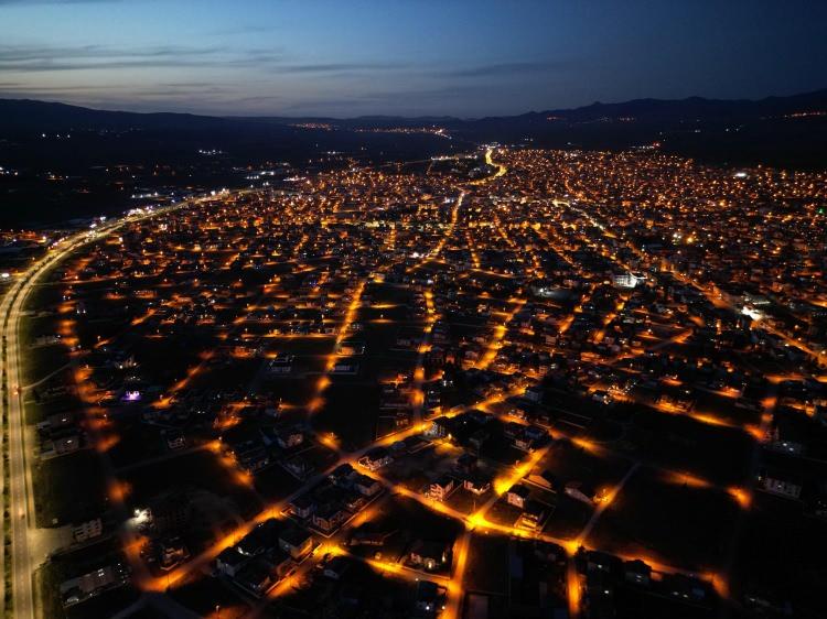 <p>Kuruma tehlikesi ile karşı karşıya kalan Eber Gölü'nün yalnızca ekolojik değil jeolojik olarak da bazı tehlikelere sebep olduğu ortaya çıktı. Bolvadin’in yaklaşık 1 metreye kadar çöktüğü kanıtlandı.</p>
<p></p>