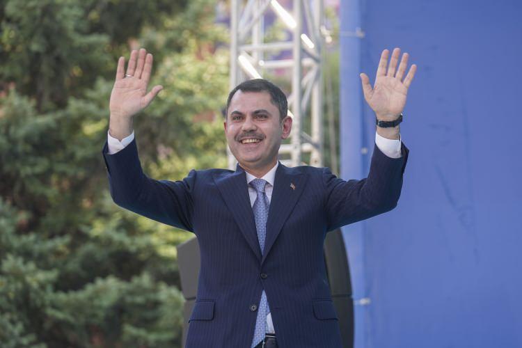<p>Çevre, Şehircilik ve İklim Değişikliği Bakanı Murat Kurum, dün kamuoyuna duyurulan ve büyük merak uyandıran Gayrimenkul Sertifikası Modeli ile ilgili 15 sorunun cevabını sosyal medya hesabında yayınladı.</p>