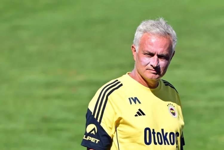 <p>Mourinho'nun geçmiş sezondaki performansını eleştirirerek sözlerine başlayan Kahveci, Portekizli'nin geçen sezon bekleneni veremediğini ifade etti.</p>