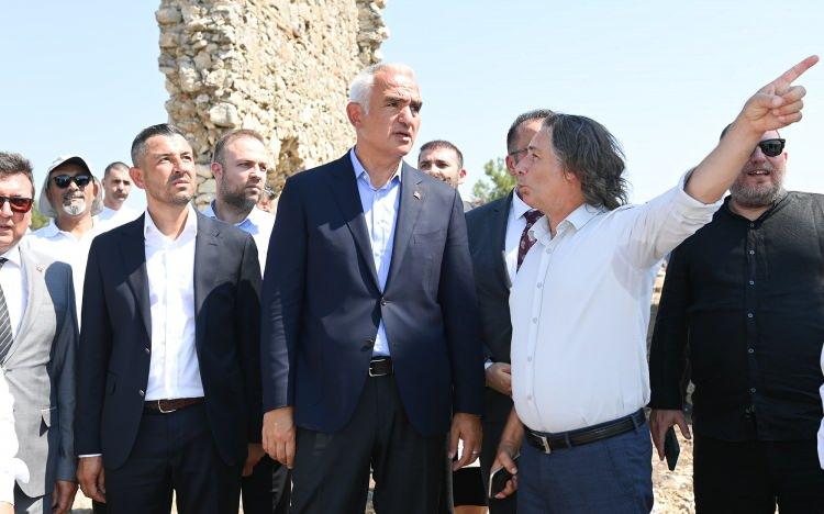 <p>Kültür ve Turizm Bakanı Mehmet Nuri Ersoy, 2023’te Efes’te başlatılan ve kısa sürede 251 kazı alanına yayılan “Geleceğe Miras” projesinin Aspendos Antik Kenti’ndeki uygulamalarında ulaşılan son durumu kamuoyuyla paylaştı.</p>
<p> </p>