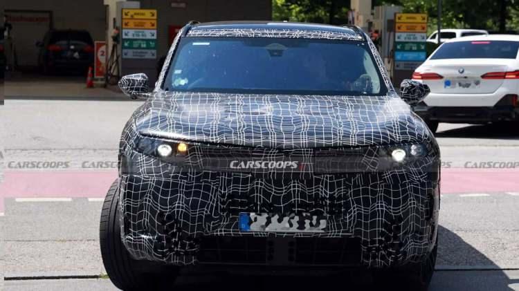 <p>Teknoloji geliştikçe, etkisini otomobil sektöründe de görmek mümkün. Artık elektrikli otomobillerle birlikte iç mekanlar da daha faydalı, şık bir görünüm kazanarak karşımıza çıkıyor.</p>