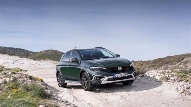 <p>Fiat Egea Cross 1.4 Street 1 milyon 259 bin 900 liradan 1 milyon 189 bin 904 liraya geriledi.</p>

<p><br />
<br />
Fiat Egea Cross 1.4 Urban 1 milyon 324 bin 900 liradan 1 milyon 251 bin 292 liraya geriledi.</p>

