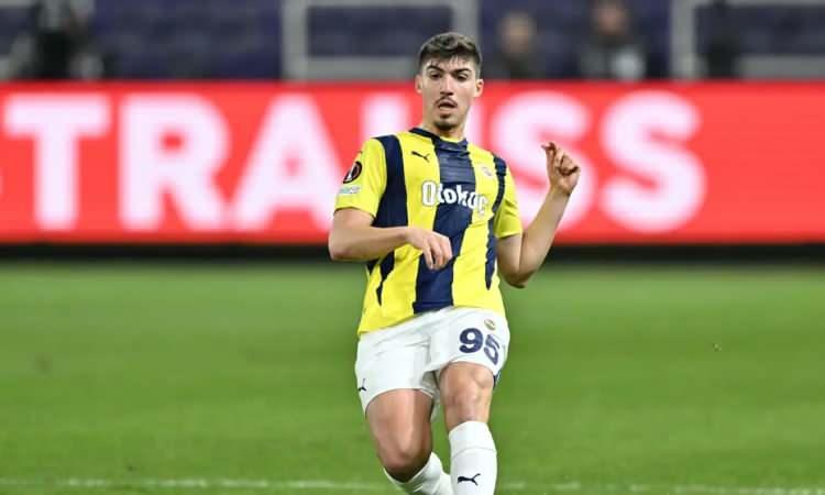 <p>Bologna'nın, Fenerbahçe'nin genç stoperi Yusuf Akçiçek ile ilgilendiği ancak teknik direktör Jose Mourinho'nun oyuncunun takımda kalmasını istediği öğrenildi.<br />
</p>
<p>(TAKVİM)</p>