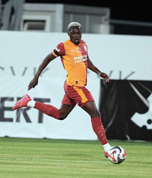 <p>Bundesliga temsilcisinin Köhn için Galatasaray'a 1 milyon euro kiralama ve 3 Milyon euro satın alma opsiyonu teklif ettiği belirtildi.</p>
