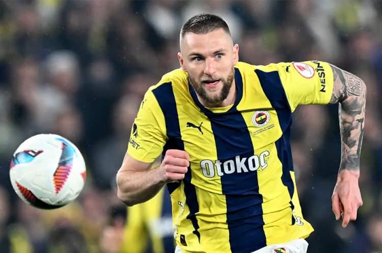 <p>Fenerbahçe'nin anlaşmaya vardığı Asensio ve Skriniar'ın, 5 Ağustos'ta Avrupa'da sarı lacivertli formayı giymesi bekleniyor.<br />
<br />
(FANATİK)</p>