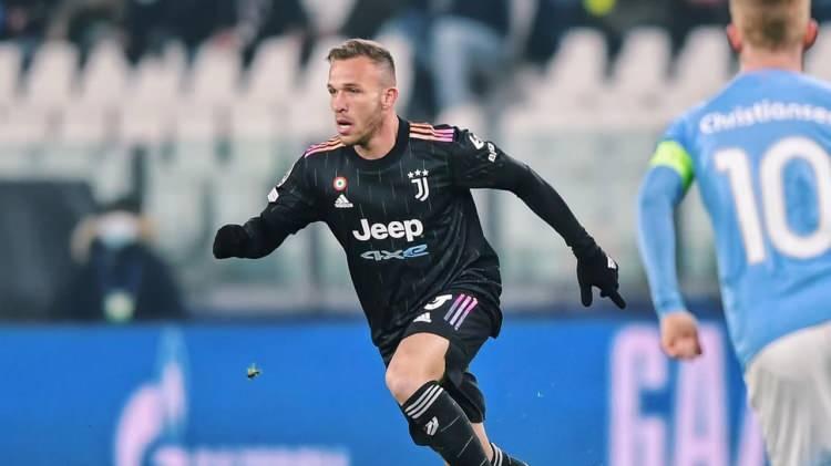 <p>Trabzonspor, Juventus'un 28 yaşındaki Brezilyalı orta saha oyuncusu Arthur Melo için girişimlere devam ediyor. Melo'yu birçok kulübün almak istemesi nedeniyle temaslar hızlandırılacak.<br />
<br />
(FOTOMAÇ)</p>
