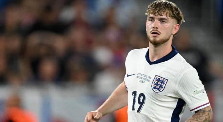 <p>Galatasaray 10 numara transferi için harekete geçti.<br />
<br />
Cimbom'un, Liverpool forması giyen Harvey Elliot'u İstanbul'a davet ettiği öne sürüldü.<br />
<br />
(POSTA)</p>

