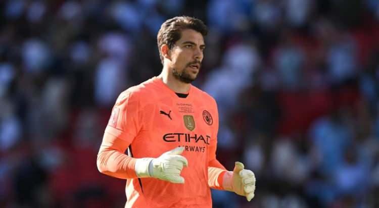 <p>Fenerbahçe, Manchester City'nin kalecisi Stefan Ortega'yı istiyor.<br />
<br />
Oyuncu için 3-4 milyon Euro aralığında bir teklif yapılacak.<br />
<br />
(SABAH)</p>
