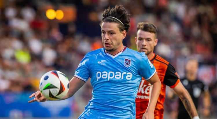 <p>Trabzonspor'un genç futbolcusu Enis Destan İngiltere yolcusu. Milli futbolcu Hull City ile anlaşmaya vardı.<br />
<br />
(SABAH)</p>
