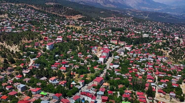 <p><strong>Meteoroloji Genel Müdürlüğü</strong> verilerine göre <strong>Adana'nın</strong> merkez ilçelerinde hava sıcaklığı 40 dereceyi aştı. </p>