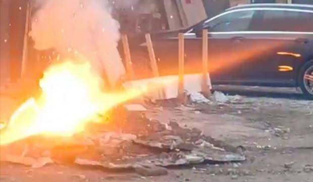 <p>Siverek’teki altyapı kazısı esnasında elektrik kablolarının zarar görmesi nedeniyle patlama meydana geldi. Patlamada ölen ya da yaralanan olmadı.</p>

<p> </p>
