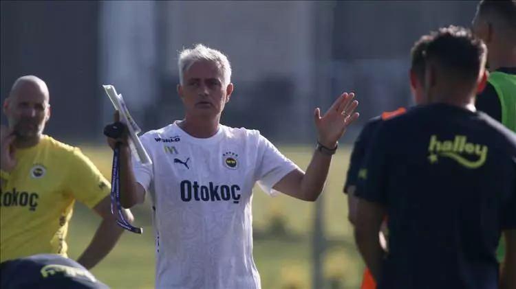 <p><strong>ElDesmarque'ye</strong> konuşan Jose Mourinho, sarı-lacivertli takımın mevcut durumu hakkında açıklamalarda bulundu.</p>
