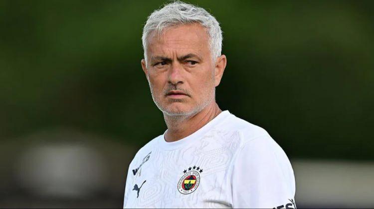 <p><strong>"Bazen Fenerbahçe TV'ye 'Bu çalışmayı çekmeyin' diyorum. Bunu düşünmem uzun zaman aldı; Instagram'da o egzersizi 10 saniyeliğine yayınlamak yeterli ve birileri onu alıp götürüyor."</strong></p>
