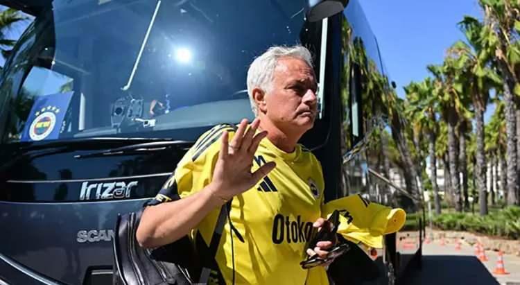 <p>Futbolda telif hakkı diye bir şeyin olmadığını tüm takımların çalışma şekliyle ilgili çeşitli bilgilere erişebildiğini açıklayan Mourinho şöyle konuştu:</p>
