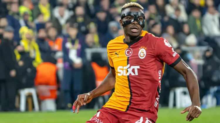 <p>Geride kalan sezonda Galatasaray formasını tüm kulvarlarda 41 kez giyen Victor Osimhen, 37 gol atıp 8 asist yaptı.<br />
<br />
(FANATİK)</p>