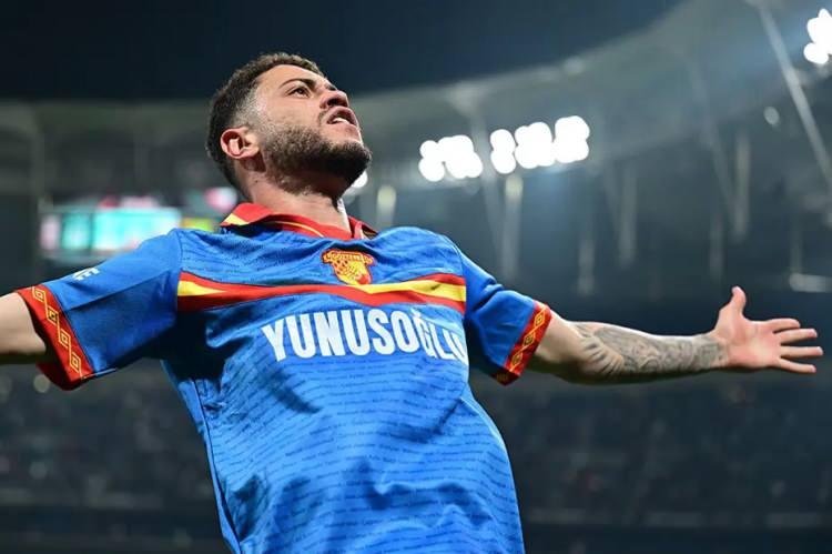 <p>Leipzig'le Romulo'nun transferi için görüşmelerini sürdüren Göztepe Alman ekibiyle anlaşma sağlamak üzere.<br />
<br />
Göztepe bu transferden 20 milyon euroluk bir gelir elde etmeye hazırlanıyor.<br />
<br />
(FANATİK)</p>
