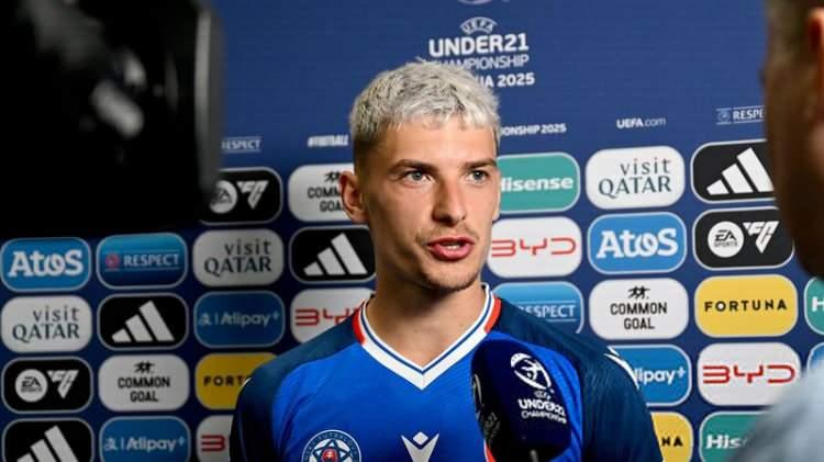 <p>Trabzonspor, Banik Ostrava'nın genç orta sahası Rigo için 4 milyon euroluk bir teklif yaptı.<br />
<br />
(AKŞAM)</p>