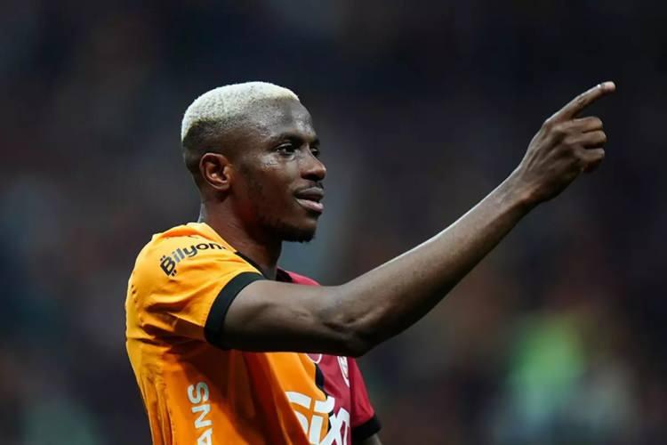 <p>Sarı kırmızılılar transfer için Napoli'ye 75+5 milyon Euro ve sonraki satışta kardan yüzde 10 pay verecek. Galatasaray, Napoli'ye 40 milyon Euro peşin ödeme yapacak, 35 milyon Euro ise 2026 yılına kadar İtalyan ekibine ödenecek.</p>