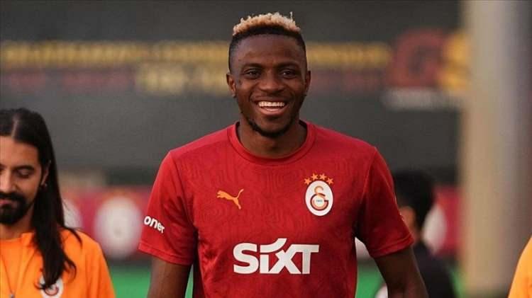 <p><span style="color:rgb(178, 34, 34)"><strong>3+1 YILLIK SÖZLEŞME İMZALAYACAK</strong></span></p>

<p> </p>

<p>Galatasaray, daha önce anlaşma sağladığı Osimhen ile 3+1 yıllık sözleşme imzalayacak. Nijeryalı golcünün, yan hakları hariç sarı-kırmızılı ekipten 16 milyon Euro maaş alacak.</p>
