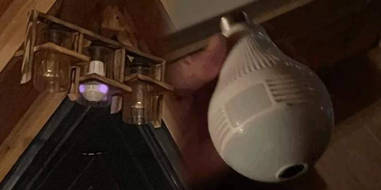 <p>İddianamede, Siber Suçlarla Mücadele Şube Müdürlüğü tarafından Hüseyin K.'ye ait cep telefonunda yapılan incelemede cep telefonunun şüpheli tarafından teslim edilmeden önce sıfırlanarak, verilerin silindiği belirtildi. Bungalovda ele geçirilen suç unsuru gizli kamera takılı beyaz ampule ait 7 Mart’ta çekilen fotoğrafın şüphelinin cep telefonu içerisinde bulunduğu belirtildi.</p>