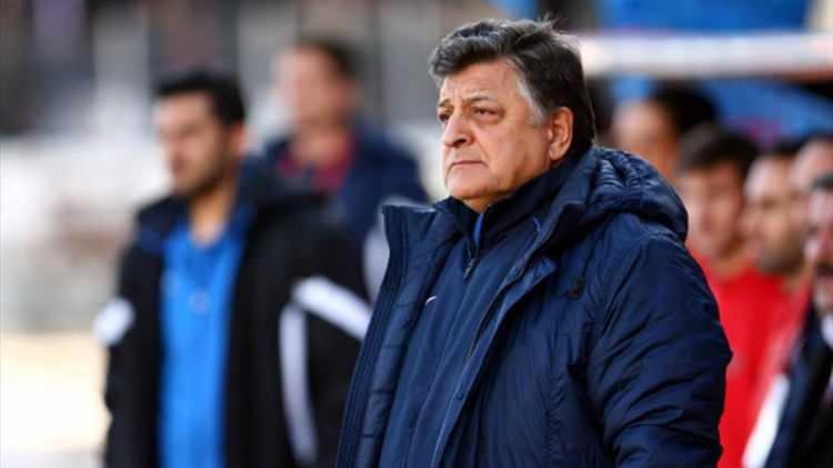 <p>Eski dönemde futbolcu olan şimdilerde ise teknik direktörlük yapan Yılmaz Vural'ın 2 katlı ultra lüks malikanesi gündem oldu. Her detayın düşüldüğü malikane görenleri kendine hayran bırakıyor. </p>
