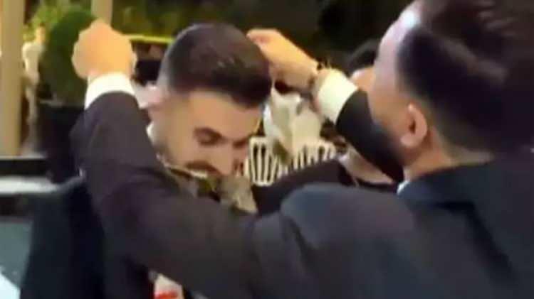 <p><span style="color:#000000"><strong>Poşetler içine bırakıp iple birbirine bağladığı pirzolaları damadın boynundan geçiren Gündeş'in bu hareketi sosyal medyada viral oldu.</strong></span></p>
