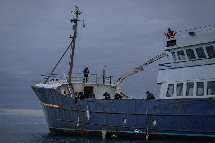 <p>Ayrıca, GNSS ile atmosfer g&ouml;zlemleri yapıldı, meteorolojik &ouml;l&ccedil;&uuml;mlerin s&uuml;rd&uuml;r&uuml;lebilirliği i&ccedil;in istasyon kurulumları ger&ccedil;ekleştirildi. Elde edilen verilerin, iklim değişikliğinin Arktik b&ouml;lgesindeki etkilerini ortaya koyması ve kutup ekosistemine ilişkin bilimsel literat&uuml;re katkı sunması bekleniyor.</p>

<p>&nbsp;</p>
