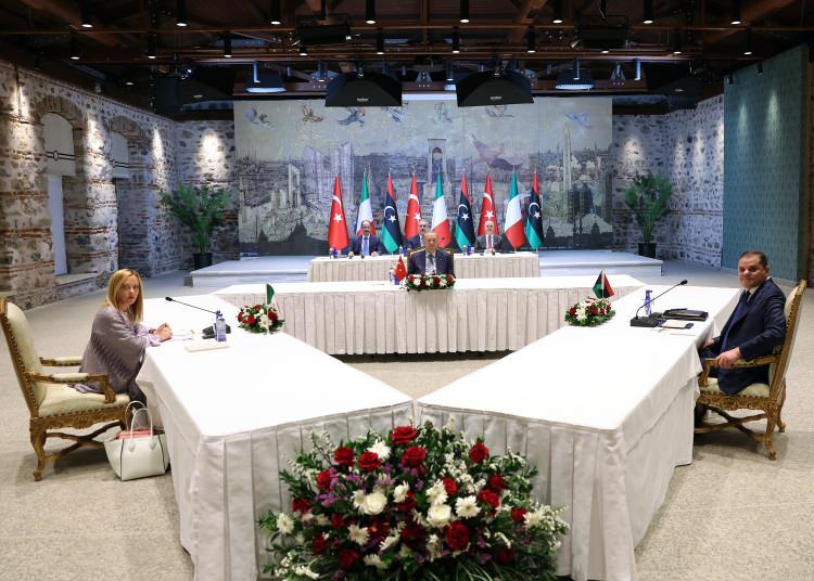 <p>Cumhurbaşkanı Recep Tayyip Erdoğan, diplomatik temaslarını sürdürüyor...</p>
