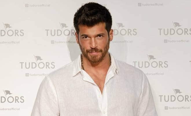 <p><span style="color:#000000"><strong>Ünlü oyuncu Demet Özdemir'le başrollerini paylaştığı "Erkenci Kuş" dizisiyle yıldızı parlayan Can Yaman, yaklaşık 4 yıl önce aldığı radikal bir karar alarak meslek hayatını İtalya'da sürdürmeye başladı.</strong></span></p>
