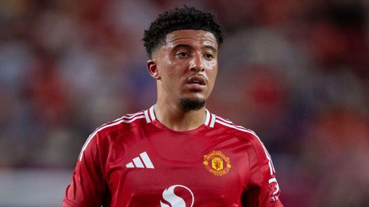<p><strong>JADON SANCHO BOMBASI!</strong></p>
<p> </p>
<p>Sağ kanat için de hem ilk 11'de hem rotasyonda forma giyecek 2 ismi kadrosuna katak isteyen Serdal Adalı'nın en büyük hedefinin Jadon Sancho olduğu biliniyor.</p>