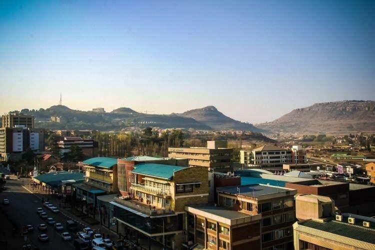 <p><span style="color:#B22222"><strong>8)  LESOTHO (Afrika'da bir ülke)</strong></span></p>
