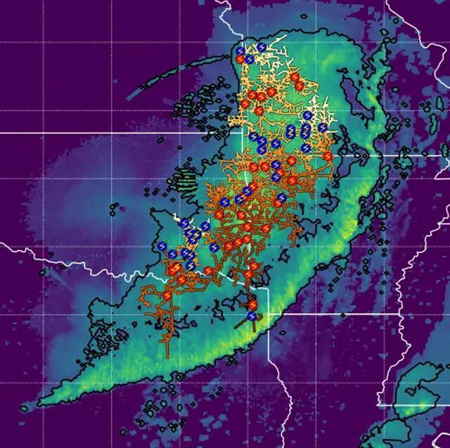 <p><strong>NOAA</strong> ve <strong>NASA’nın GOES-16 uydusu</strong>, geçmiş verilere uygulanan <strong>yeni analiz yöntemleriyle</strong> <strong>22 Ekim 2017’de</strong> gerçekleşen bu dev yıldırım çakmasını ya da bilimsel adıyla <strong>“mega flaşı”</strong> yeniden inceledi.</p>

